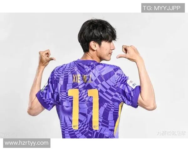 一米九高大中后卫足球球星的独特优势与战术地位解析